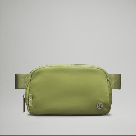 Lululemon Everywhere Belt Bag Edamame Green NWT - Picture 5 of 9